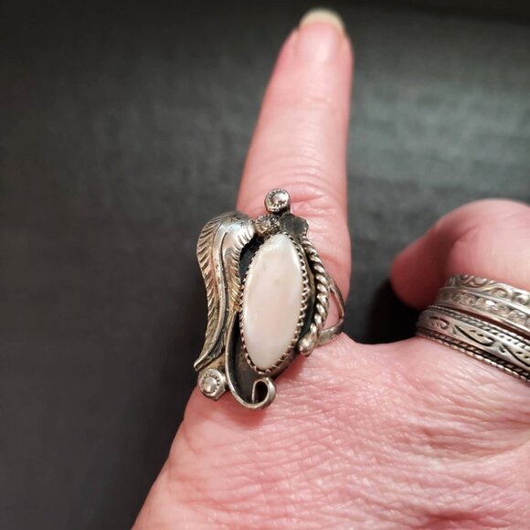 Navajo Mother of Pearl Ring s6.75   (NAR 1437) - Picture 6 of 7